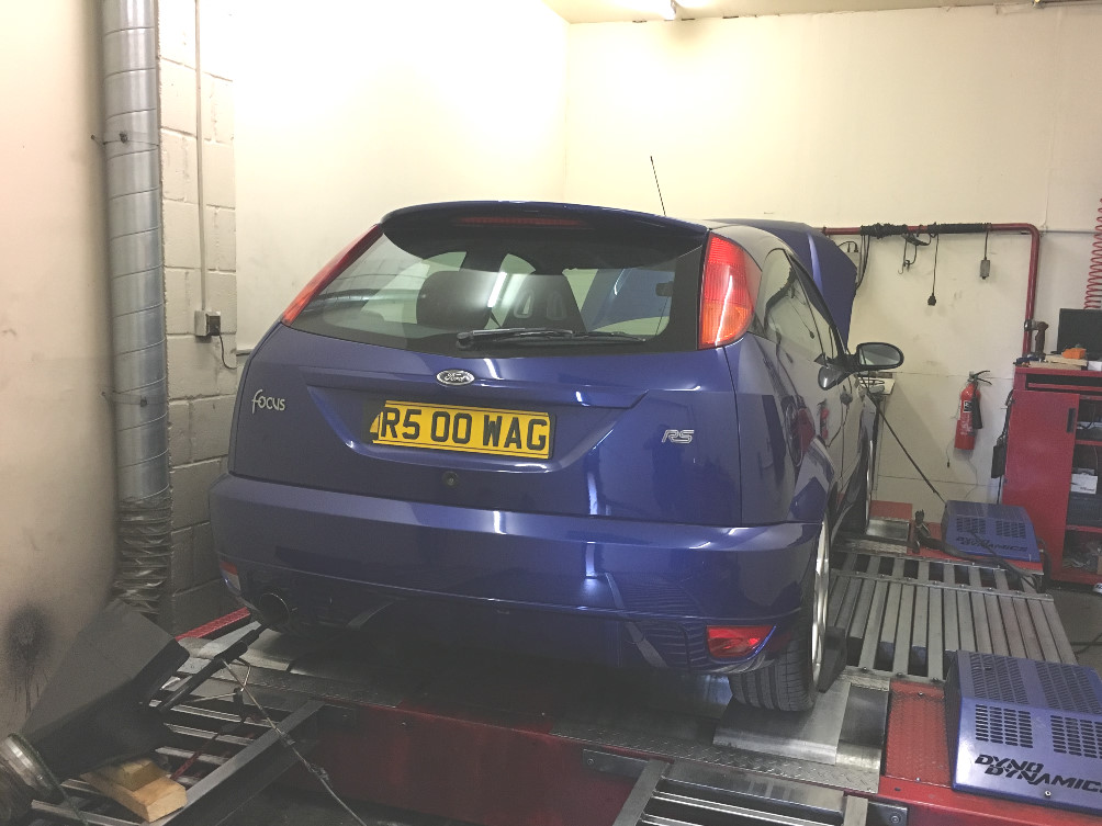 Focus RS MK1 in Unichip Europe Dyno cell to be tuned